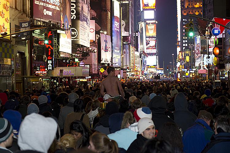 Ball Drop 2011 Countdown: As the iconic Times Square ball is about to drop, New Yorkers and travelers have gathered at the crossroad of the world to live the once-in-a-lifetime experience. (Edward Dai/The Epoch Times)