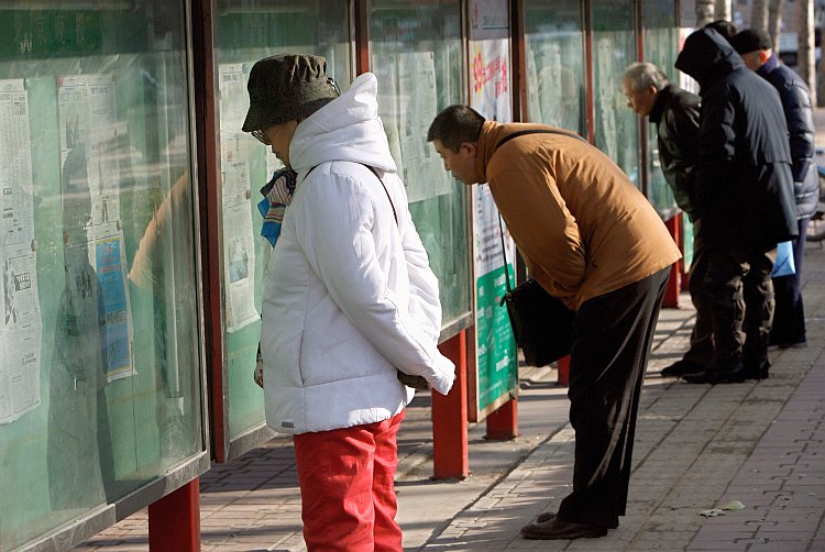 people reading the daily newspapers