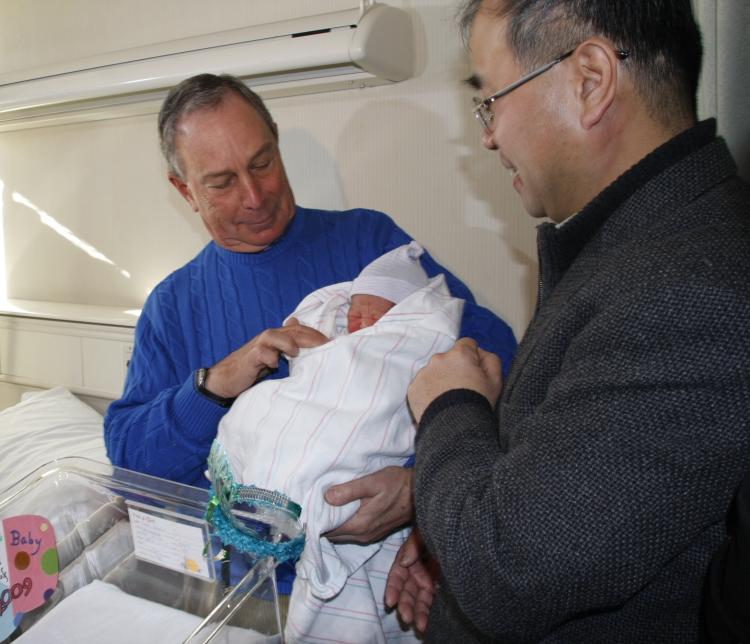 Mayor Bloomberg tickles little Grace Pak, the first New York baby born in 2009, at the New York Hospital Medical Center of Queens on New Year's Day. (Jianguo Wu/The Epoch Times)