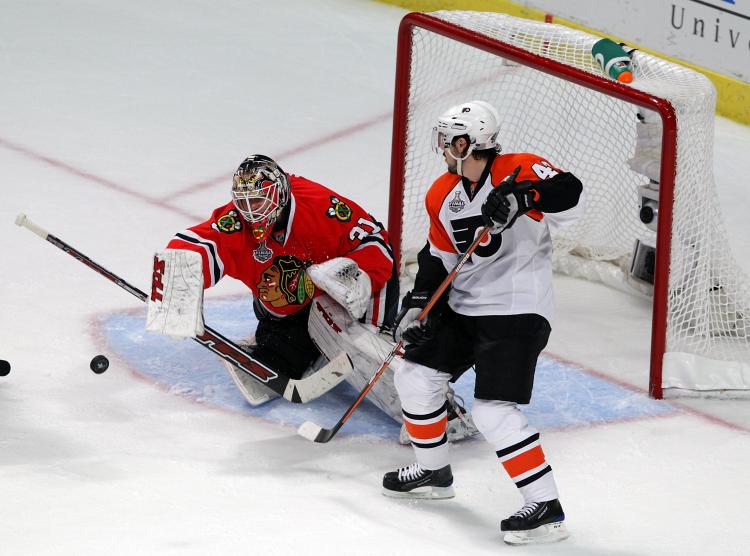 GOALTENDING WINS GAMES: Chicago's Antti Niemi rebounded with a 32-save performance against Philadelphia on Monday night. (Bruce Bennett/Getty Images)