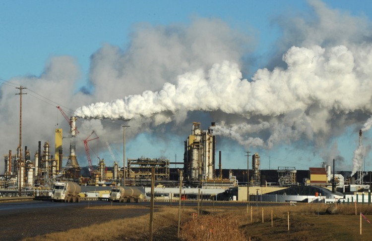 View of the Syncrude oil sands extraction facility near Fort McMurray. A new study will investigate health impacts on aboriginal communities living downstream from the oil sands.  (Mark Ralston/AF/Getty Images)