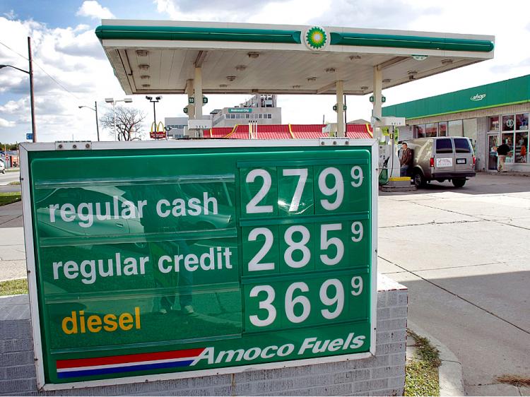 The cash price for regular unleaded gas for $2.79 is displayed at a BP station October 17, 2008 in Royal Oak, Michigan.    (Bill Pugliano/Getty Images)