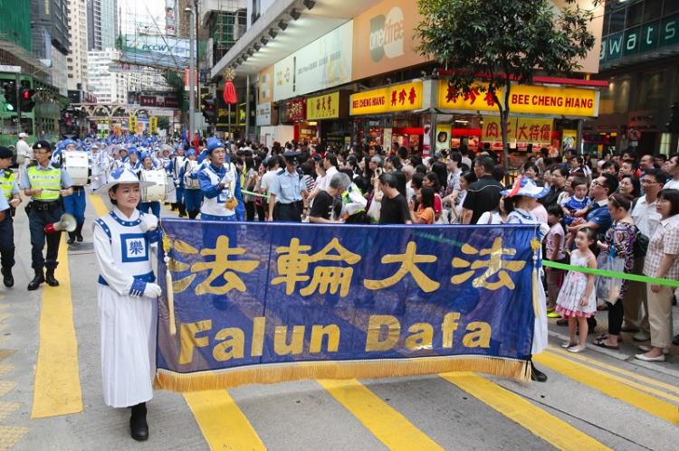The Tianguo Marching Band delivers 'Quit CCP' message in Hong Kong. (The Epoch Times)