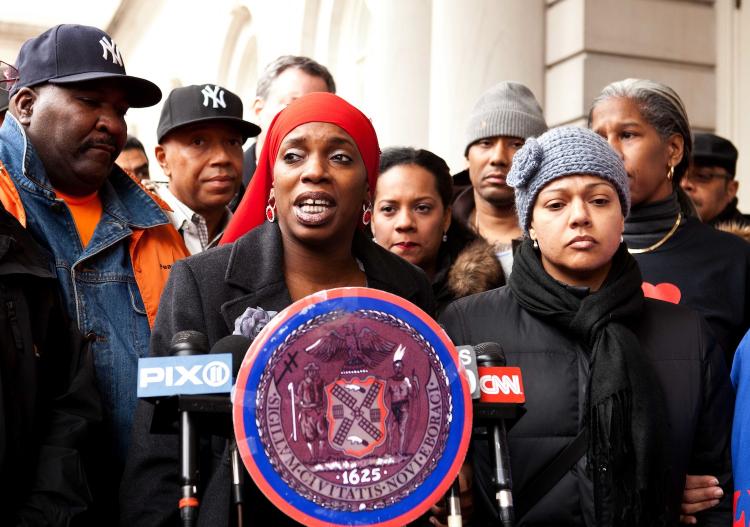 KEEPING THE PEACE: At a press conference at City Hall on Wednesday area non-violence activists promoted Peace Week In New York City. L-R are: A.T. Mitchell from Man Up Inc., Rap music mogul Russell  Simmons and Shennee Johnson and Joanne Soto, who both lost teenage sons to gun violence.(Amal Chen/The Epoch Times)