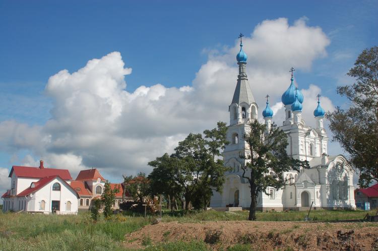 OLD AND NEW: The newly constructed school at Wonder Lake, Russia (left) sits close to old relics. It aims to restore in its students the traditions that  have been lost in the post-communist education system.  (Irina Oshirova/The Epoch Times)