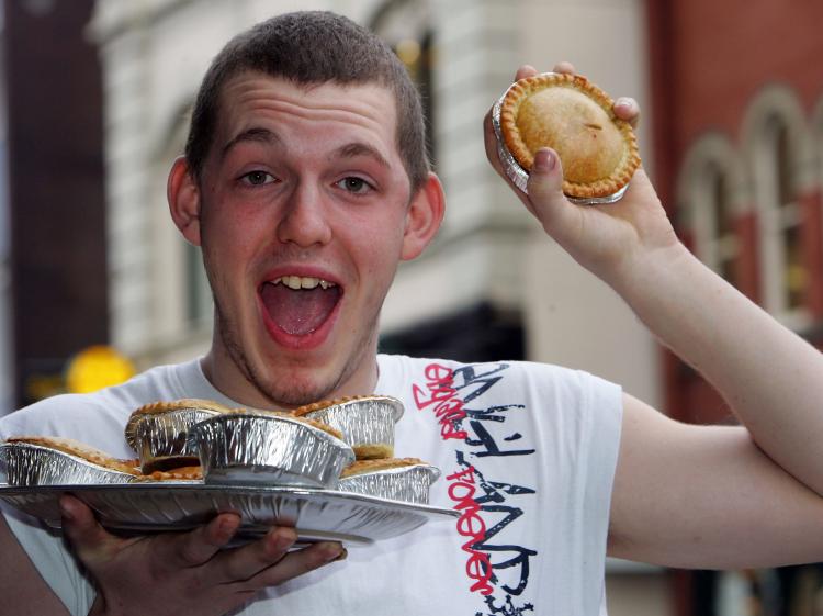 Banning unhealthy food from school canteens has resulting in kids flocking to local dairies to get their pies and fizzy drinks. (Christopher Furlong/Getty Images)