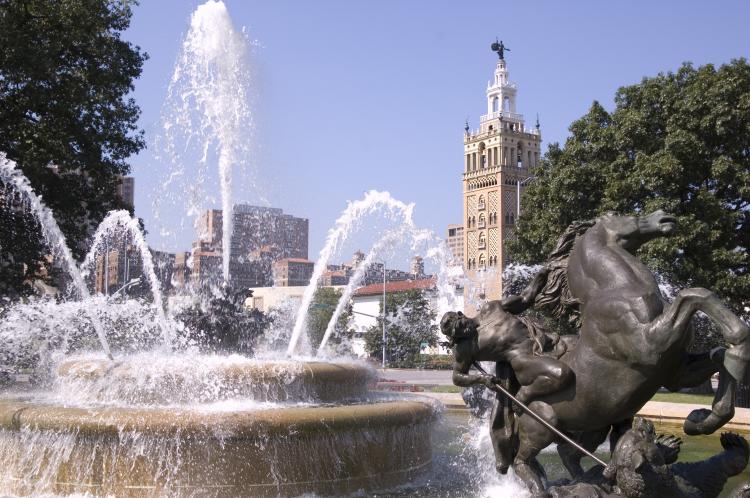 The City of Fountains, Kansas City Mo., welomes Shen Yun. (Cat Rooney/ The Epoch Times)