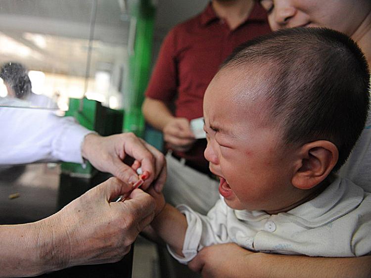 A child who suffers from kidney stone receives treatment in Chengdu City.  (Getty Images)