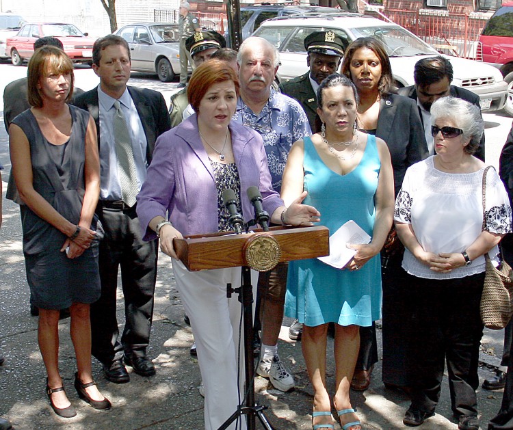 PARKING MADE EASIER: Council Speaker Christine C. Quinn speaks in Sunset Park on Tuesday to announce a reduction in alternate side parking regulations in the neighborhood.  (Ivan Pentchoukov/The Epoch Times)