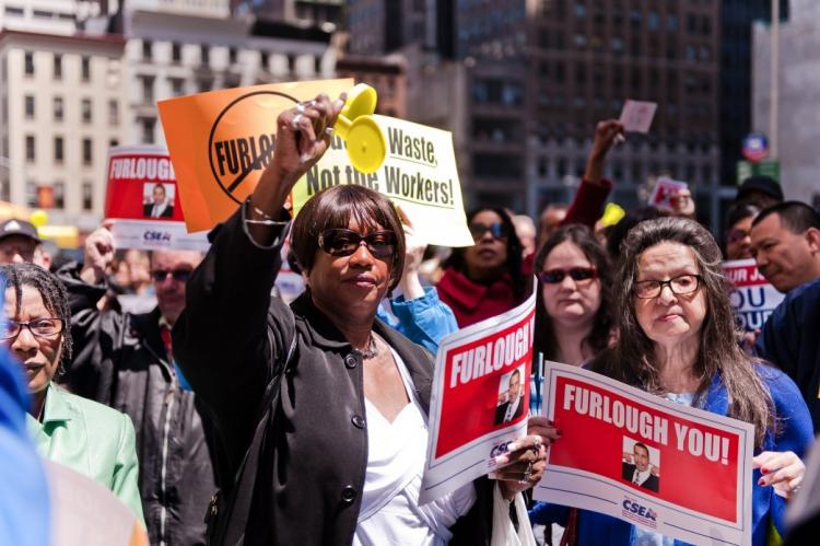 State workers protest furloughs at the 90 Center Street Federal Office Building in Lower Manhattan on Monday. (Aloysio Santos/The Epoch Times)