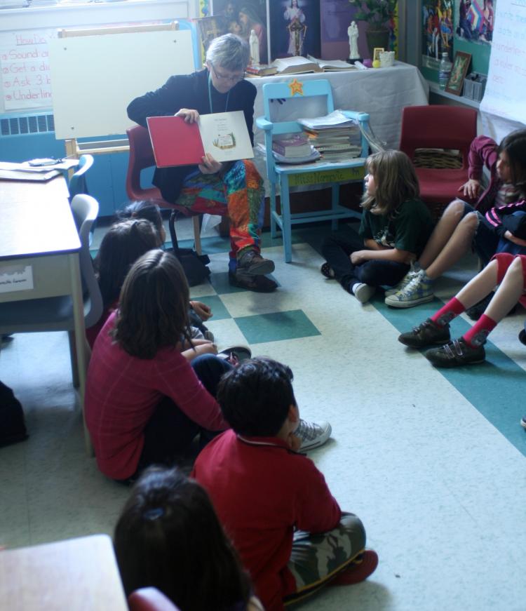 Author Jan Andrews leads a Big Read activity at Corpus Christi Catholic School in Ottawa.  (Canadian Global Campaign for Education)