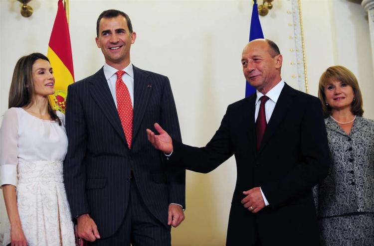 Prince Felipe (2nd,L) and Princess Letizia of Asturias (L) pose next to Romanian President Traian Basescu (3rd,L) and his wife Maria Basescu (R) at Cotroceni Palace, the Romanian Presidency headquarters, Bucharest on July 27, 2009. (Daniel Mihailescu/AFP/Getty Images)