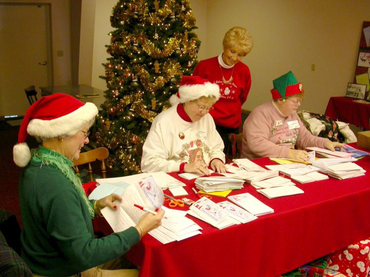 SANTA'S ELVES: Residents of Santa Claus, Indiana help send responses from Santa to children all over the world.   (The Epoch Times)