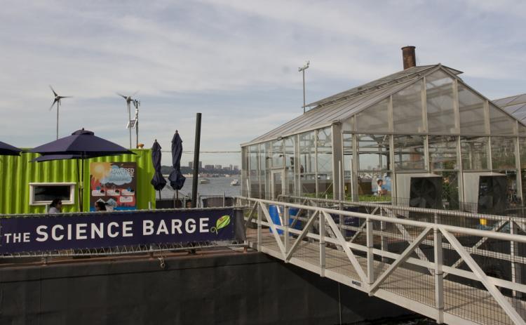 NATURE FRIENDLY FOOD: Science Barge, located at Riverside Park, is a model for New York rooftop agriculture. It offers a creative new way of food production that is efficient, fresh, and tasty. Yes, from rooftop.  (Helena Zhu The Epoch Times)