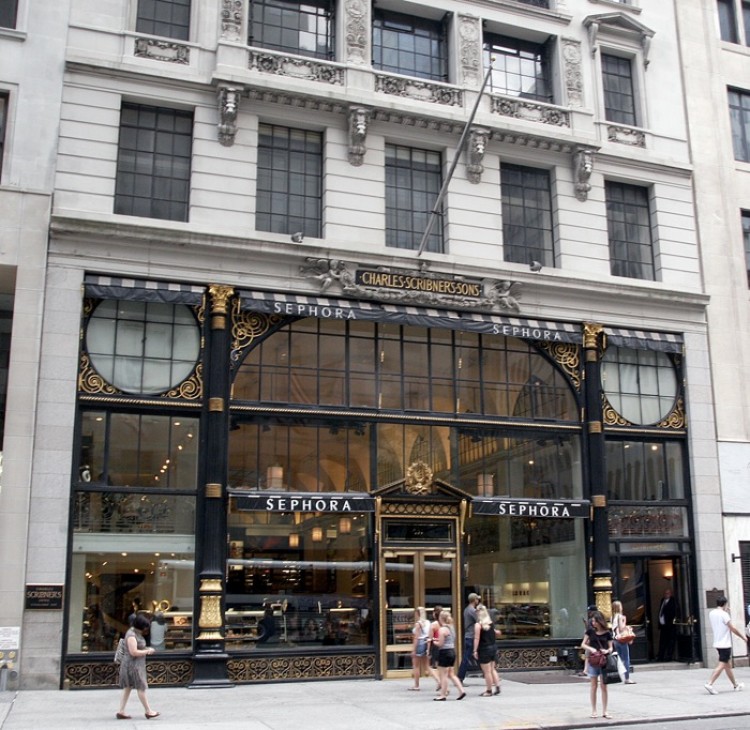 The Charles Scribner Sons building at 597 Fifth Ave., was designed by Brooklyn-born architect Ernest Flagg and built in 1913.(Tim McDevitt/The Epoch Times)