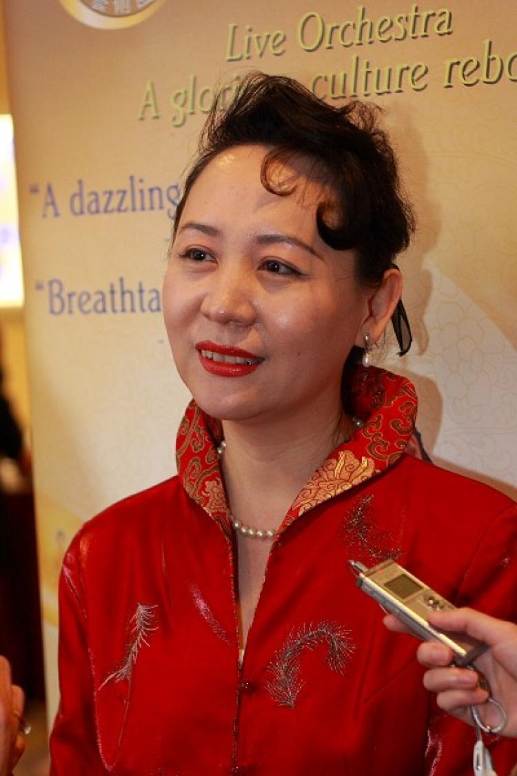 Sheng Xue, a renowned Chinese-Canadian poet, journalist, and news critic, said that the show can provide a chance for Chinese people to know the truth. (The Epoch Times)