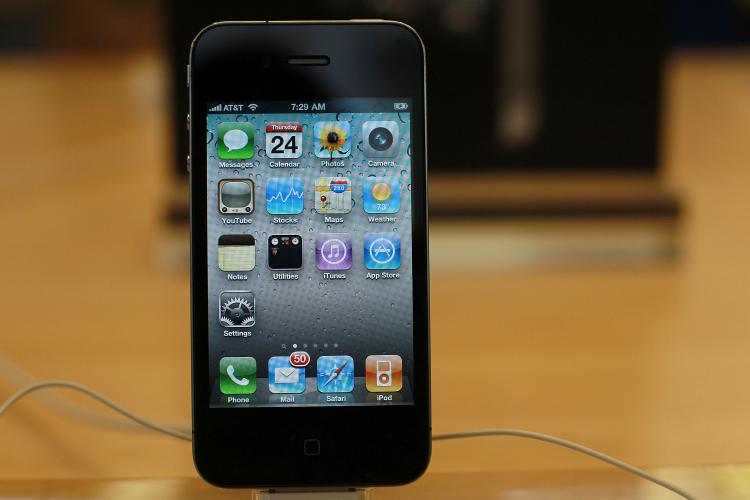 PATENT ISSUES: Patent-holding company NTP Inc. has sued six major smartphone companies, including Apple Inc., which makes the new iPhone 4, for patent infringement over certain wireless e-mail technologies. (Spencer Platt/Getty Images)
