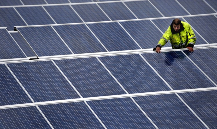 Feed-in tariffs will see higher prices being paid back to the householder for the solar energy produced but there needs to be a  more representative body for the renewable energy industry in Australia say solar installers. (Michael Urban/AFP/Getty Images)