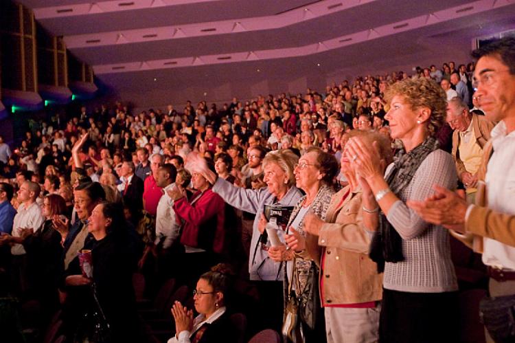 The audience at the closing DPA show in Sarasota rises to applaud the cast at curtain call.  (Mark Zou/The Epoch Times)