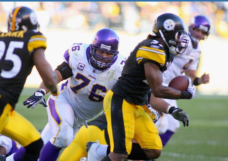 NO HOPE OF CATCHING HIM: Minnesota's Steve Hutchinson #76 can't catch Pittsburgh's Keyaron Fox, who picked off Favre and returned it for a TD. (Rick Steward/Getty Images)