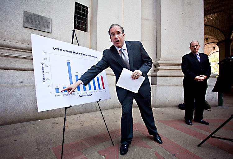 TRANSPARENCY: Manhattan Borough President Scott Stringer refers to a chart documenting the Department of Education's increase in non-direct contract spending since fiscal year 2004 at a press conference on Wednesday in Lower Manhattan. (Amal Chen/The Epoch Times)