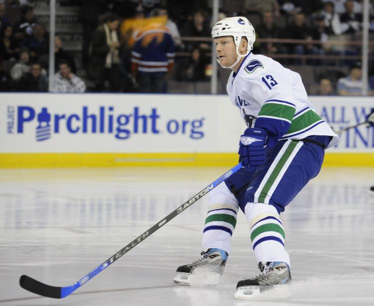 SLOW START: Mats Sundin has three points in seven games since joining the Canucks. (Ian Jackson/Getty Images)
