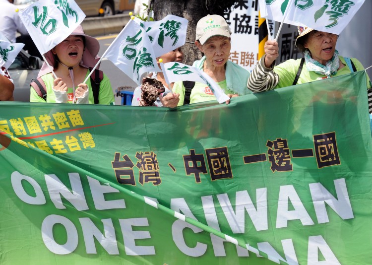 A Taiwan legislator has proposed four new provisions on human rights. Seated are legislator Tien Chiu-chin, former Taiwan Human Rights Committee Chair Chiu Huang-chuan, Judicial Reform Foundation Executive Director Lin Feng-jeng, and Legislator Gao Jyh-peng. (Song Bilong/The Epoch Times)