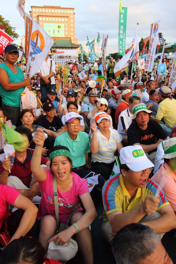 Protesters were out in force, but remained staid throughout the day, with no reports of violent outbursts. (Wu Baihua/The Epoch Times)