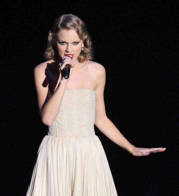 Taylor Swift performs onstage at the 2010 MTV Video Music Awards show on Sunday evening. (Kevin Winter/Getty Images)