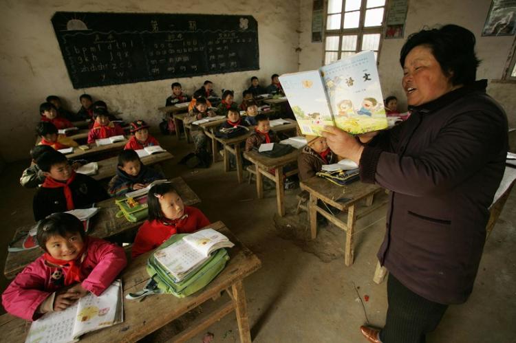 The teachers in the countryside are paid poorly in China, which has become a serious social issue. The photo is of an elementary school in Anhui Province.  (Getty Images)