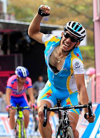 Astana's Paolo Tiralongo bursts past Michele Scarponi to win Stage Seven of the Giro d'Italia. (Astana)