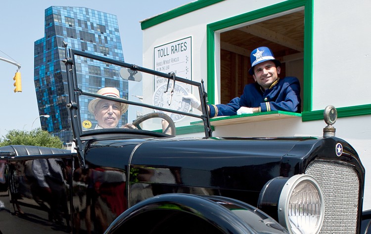 A 1924 Star Open Touring Car, owned by Antique Automobile Association of Brooklyn President Lenny Shiller, at a tollbooth set up on the Williamsburg Bridge on July 19, 2011, the 100th anniversary of when East River bridge tolls became free. (Amal Chen/The Epoch Times) 
