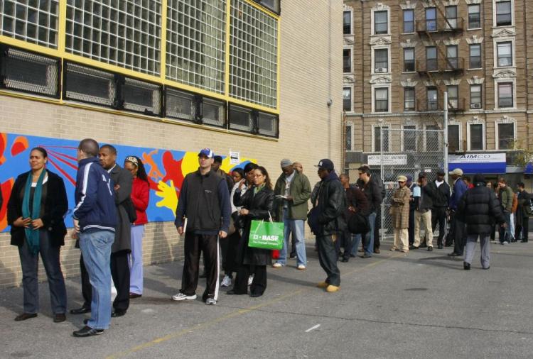 AMERICA VOTES: Voters line up in Harlem, New York on the morning of Election Day.  (Edward Dai/Epoch Times Staff)