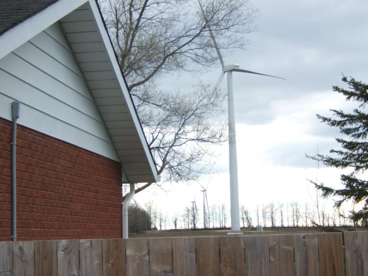 A wind turbine sits 457 metres from Barbara Ashbee's home at the Melancthon/Amaranth wind farm in Ontario.  (Barbara Ashbee)