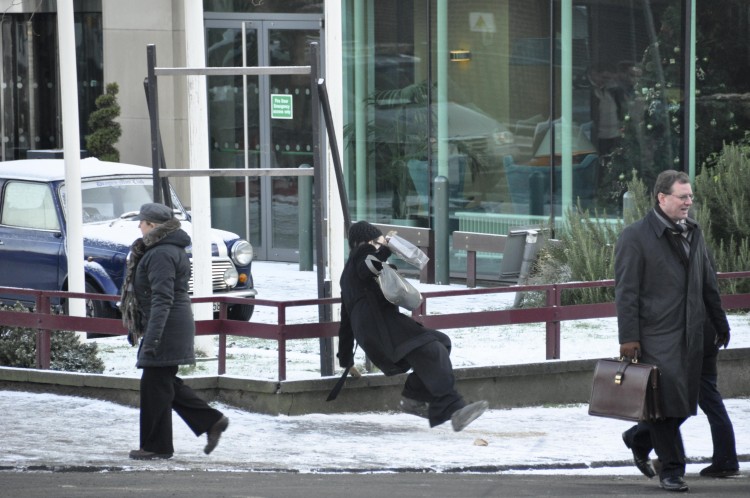 Hazardous weather conditions such as frozen pavements saw record numbers of patients admitted to A&E last winter (Martin Murphy/The Epoch Times)