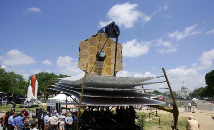 A full scale model of the James Webb Space Telescope sits on the National Mall outside the Smithsonian Air and Space Museum 10 May, 2007 in Washington, DC. (Tim Sloan/AFP/Getty Images)