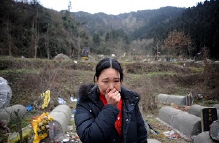 Survivors of Wenchuan Quake cry over the loss of their families. (Getty Images)