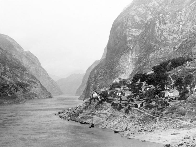 Picture circa 1930s showing a section of Yangtze-kiang River, the longest river in China and third longest in the world, near the Sichuan basin and the Three Gorges. (AFP/Getty Images)
