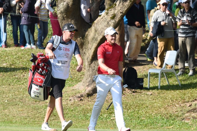 Danny Willett, pleased with his shot from the fairway bunker to the green on the final hole of the UBS Hong Kong Open, at Fanling on Sunday Dec 11, 2016. (Bill Cox/Epoch Times)