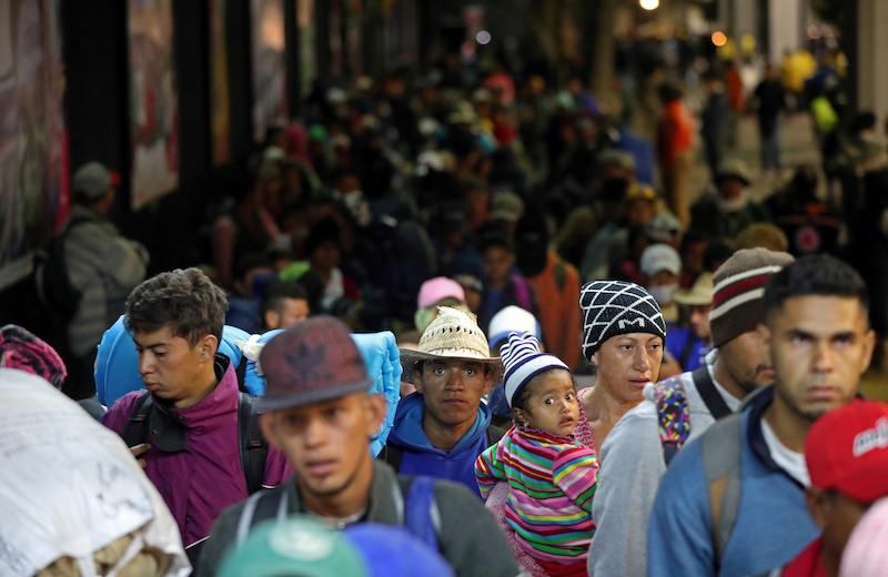 Crowd of migrants heading to the US