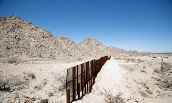 Pentagon Awards $976 Million in Border Wall Contracts