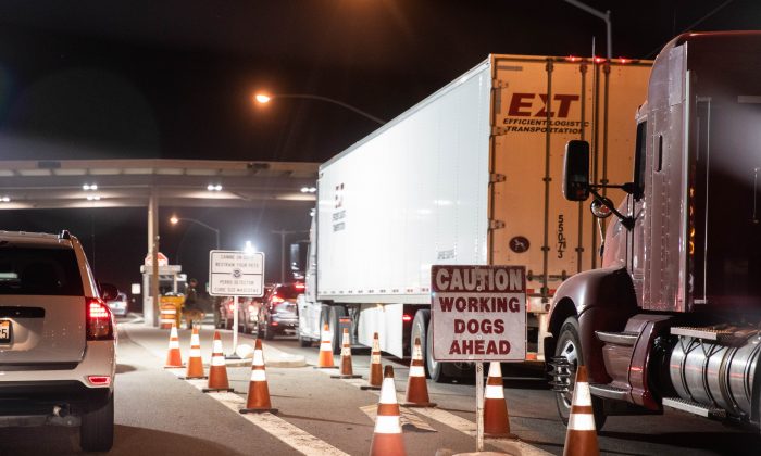 A Border Patrol checkpoint on Hwy. 8 east of Yuma, Ariz., on May 25, 2018. (Samira Bouaou/The Epoch Times)