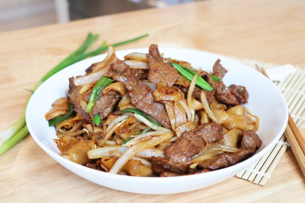 Dry stir fried beef chow fun