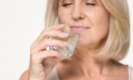 8 Things That Happen When You Drink Only Water for a Month
