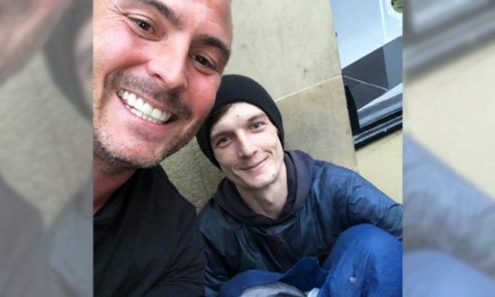 Homeless Man Asks Stranger for Spare Change, but Instead, He’s Offered a Job on the Spot