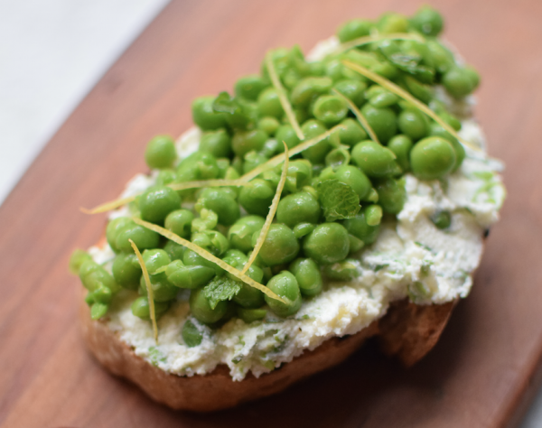 pea crostini with ricotta