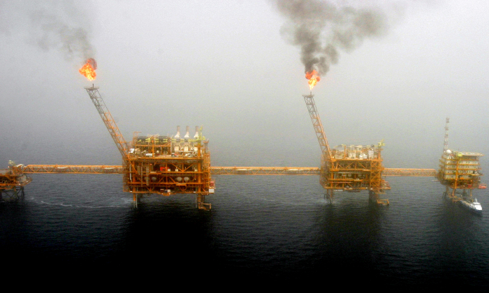 Gas flares from an oil production platform at the Soroush oil fields in the Persian Gulf, south of the capital Tehran, on July 25, 2005. (Raheb Homavandi/File Photo/Reuters)