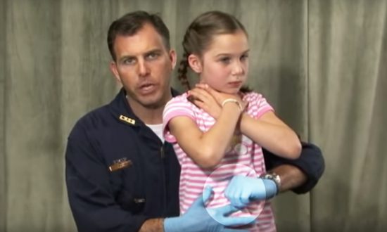 The Quickest Life-Saving Trick That Parents Must Learn to Stop a Child From Choking