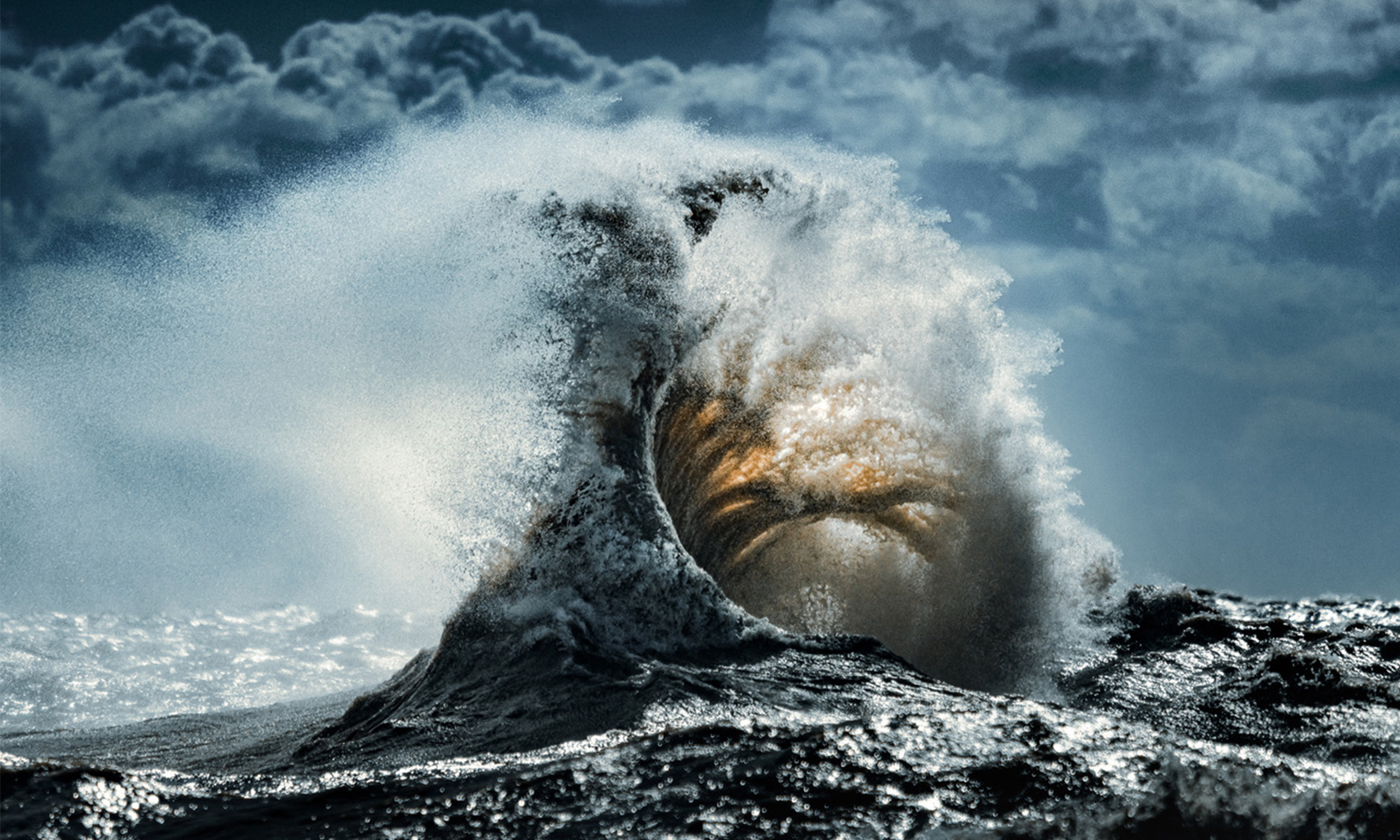 Photographer Braves Gale-Force Winds for Hours to Capture Epic Storm Waves on Lake Erie—The Photos Are Unreal