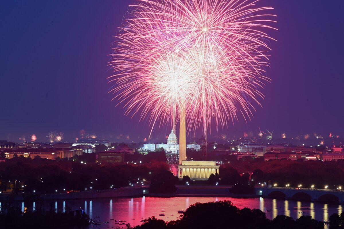 LIVE: Independence Day Fireworks Light Up National Mall